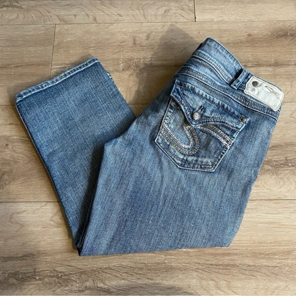 Silver Jeans Mckenzie jean Capri’s size 32 button flap pockets